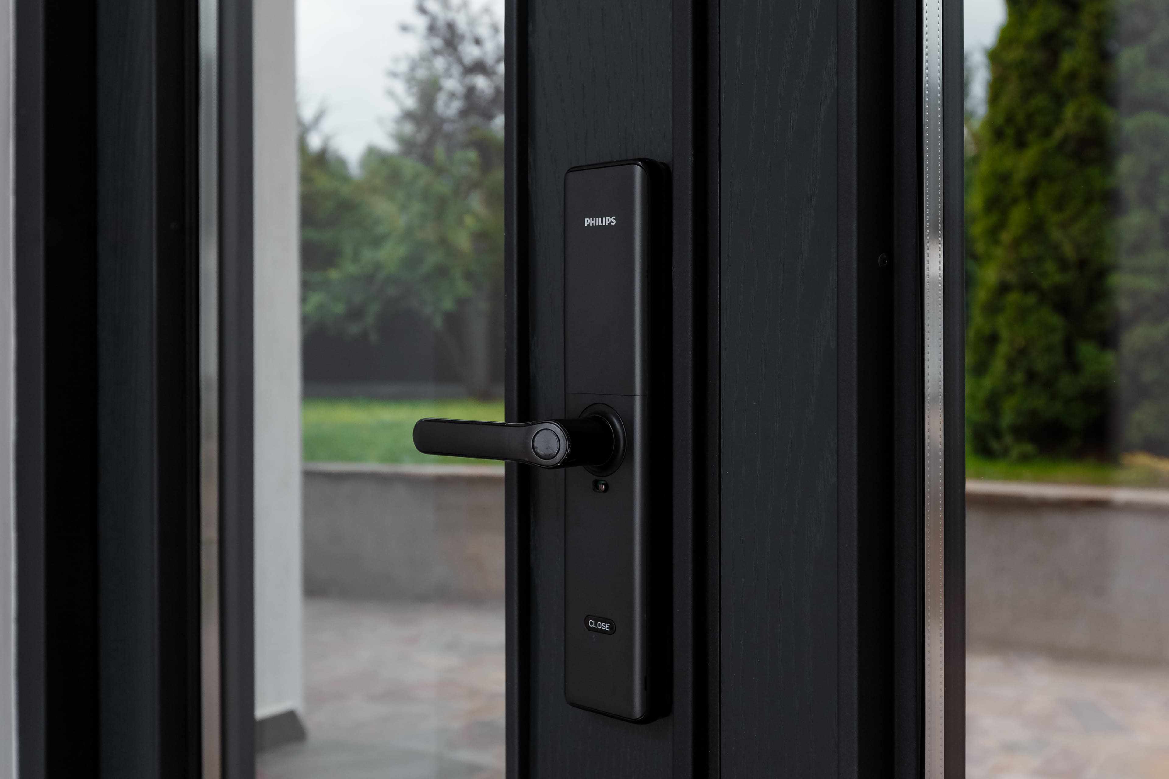 Дверь стелс с остеклением - фото 4