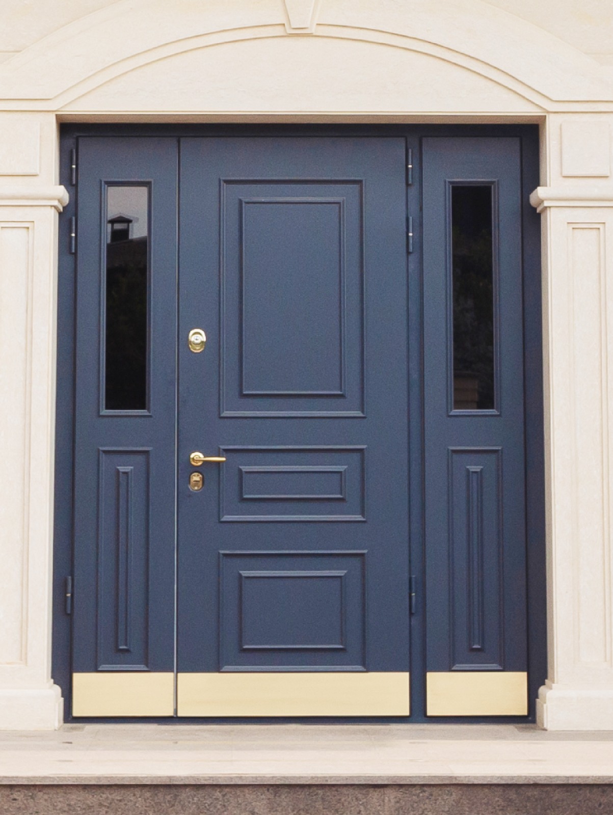 Премиум трёхстворчатая со стеклом